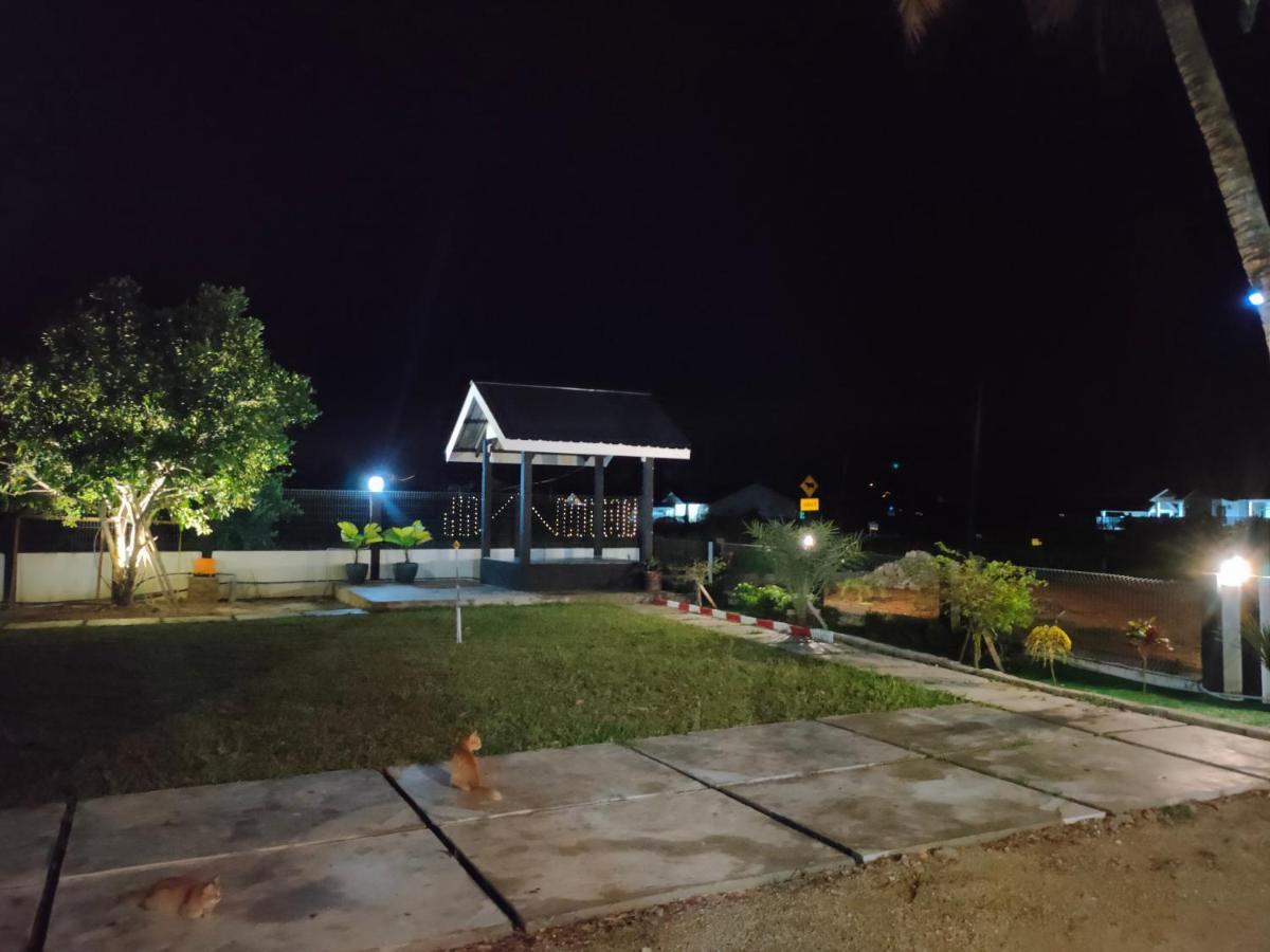 Aleesa Roomstay Pasir Puteh Extérieur photo