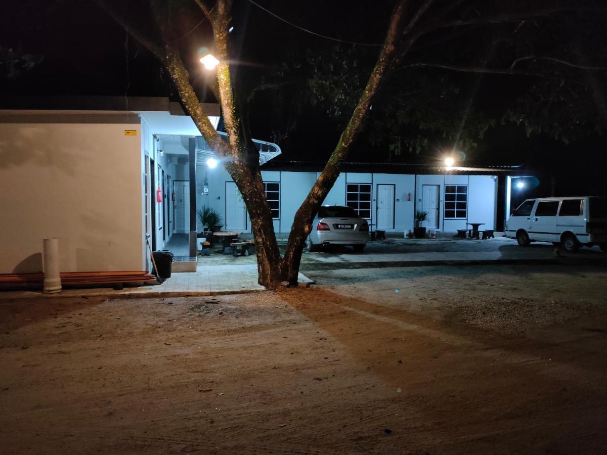 Aleesa Roomstay Pasir Puteh Extérieur photo