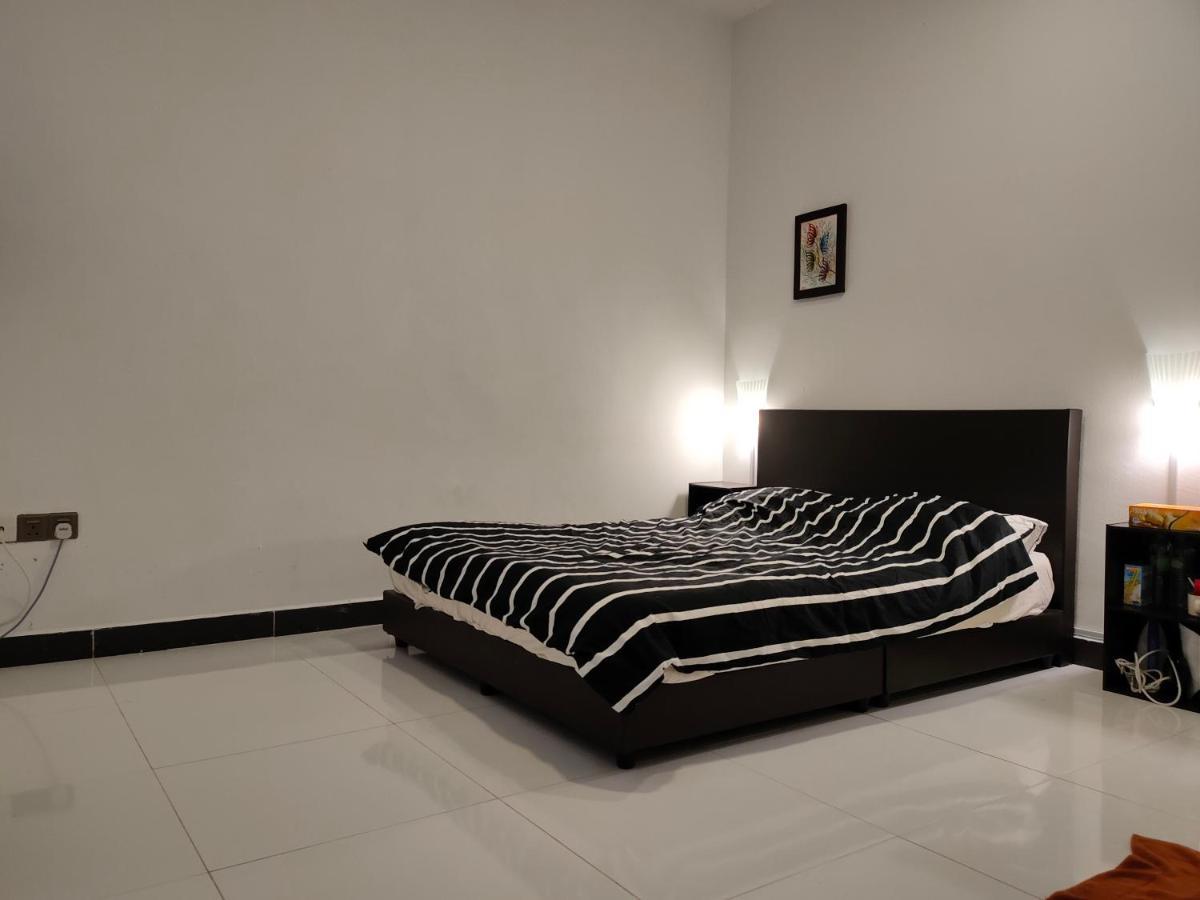 Aleesa Roomstay Pasir Puteh Extérieur photo