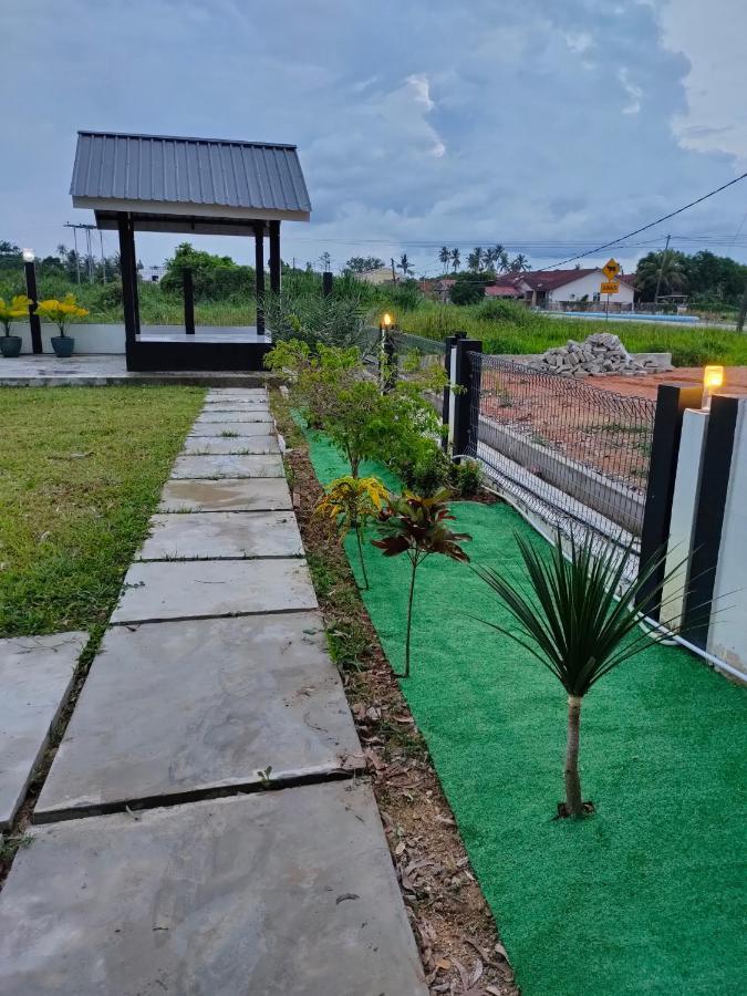 Aleesa Roomstay Pasir Puteh Extérieur photo