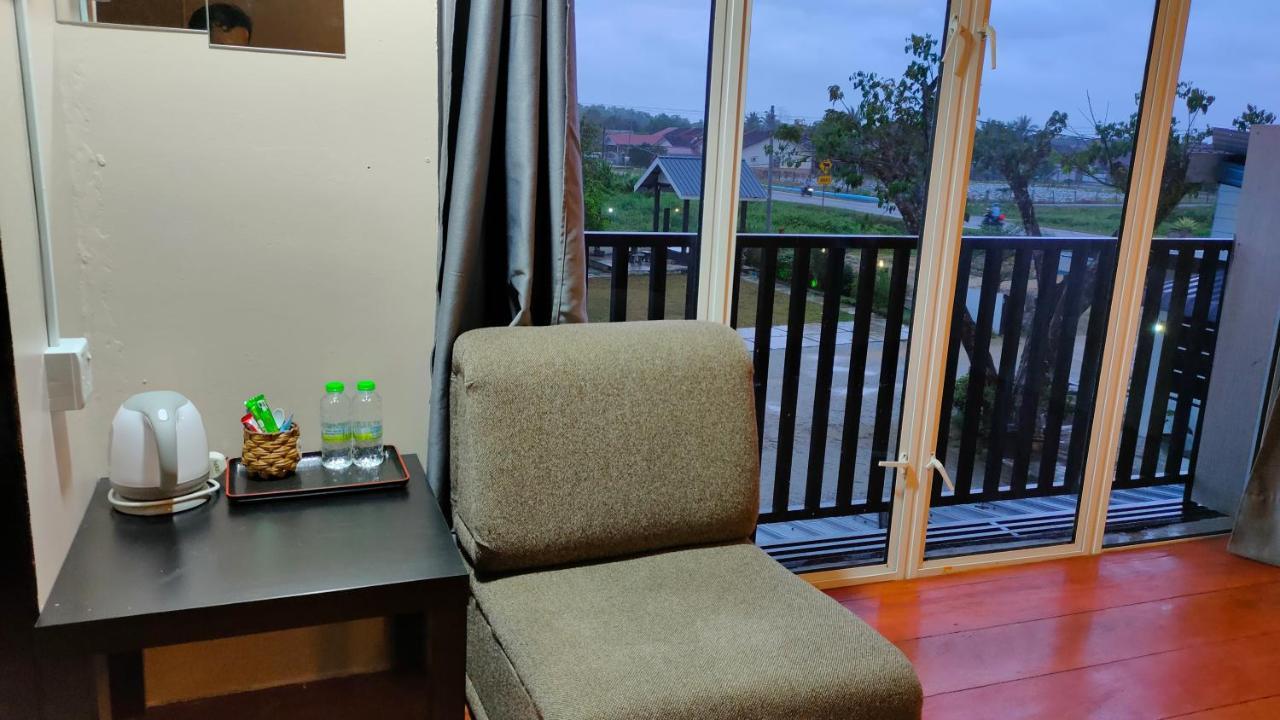 Aleesa Roomstay Pasir Puteh Extérieur photo