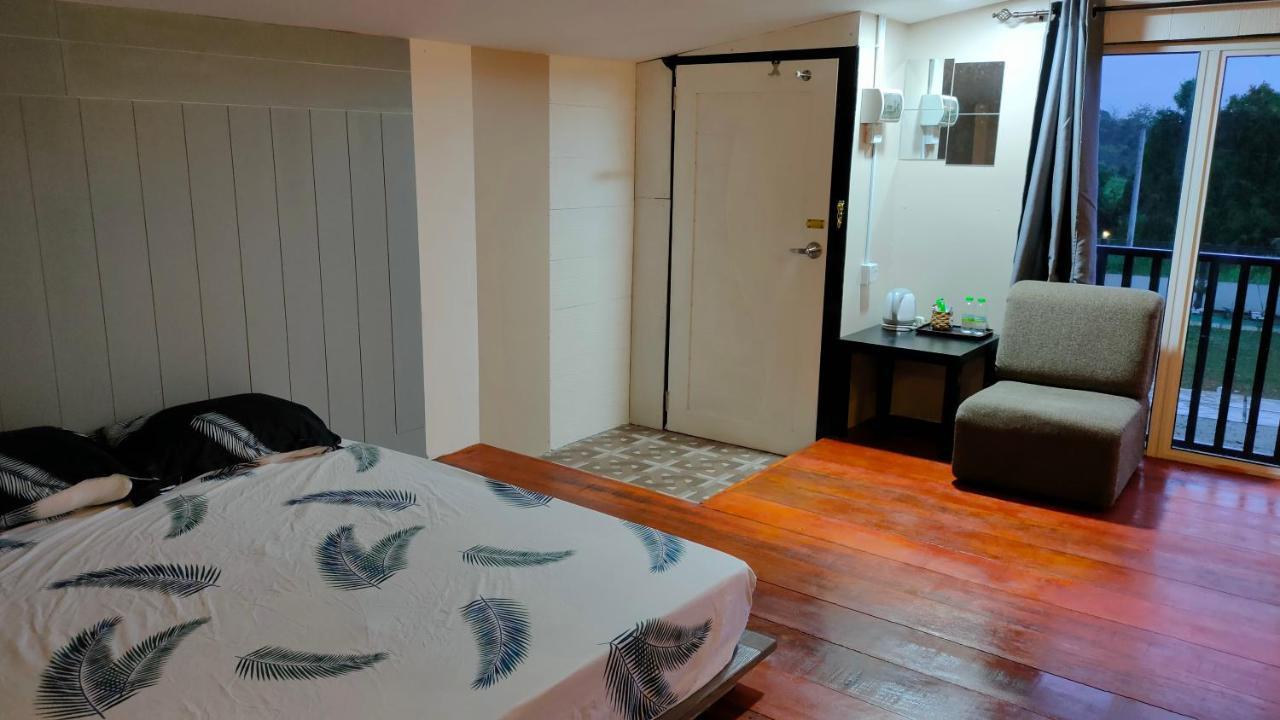 Aleesa Roomstay Pasir Puteh Extérieur photo