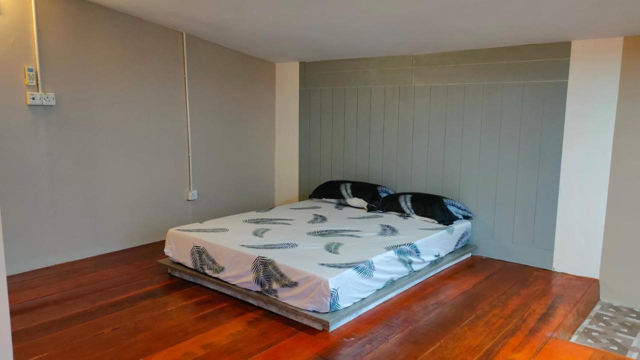 Aleesa Roomstay Pasir Puteh Extérieur photo