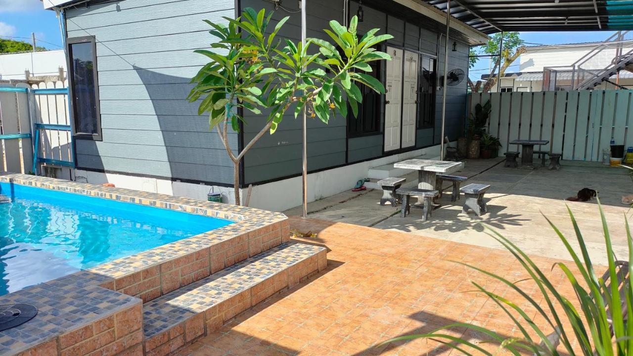 Aleesa Roomstay Pasir Puteh Extérieur photo