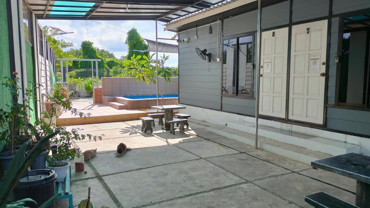 Aleesa Roomstay Pasir Puteh Extérieur photo