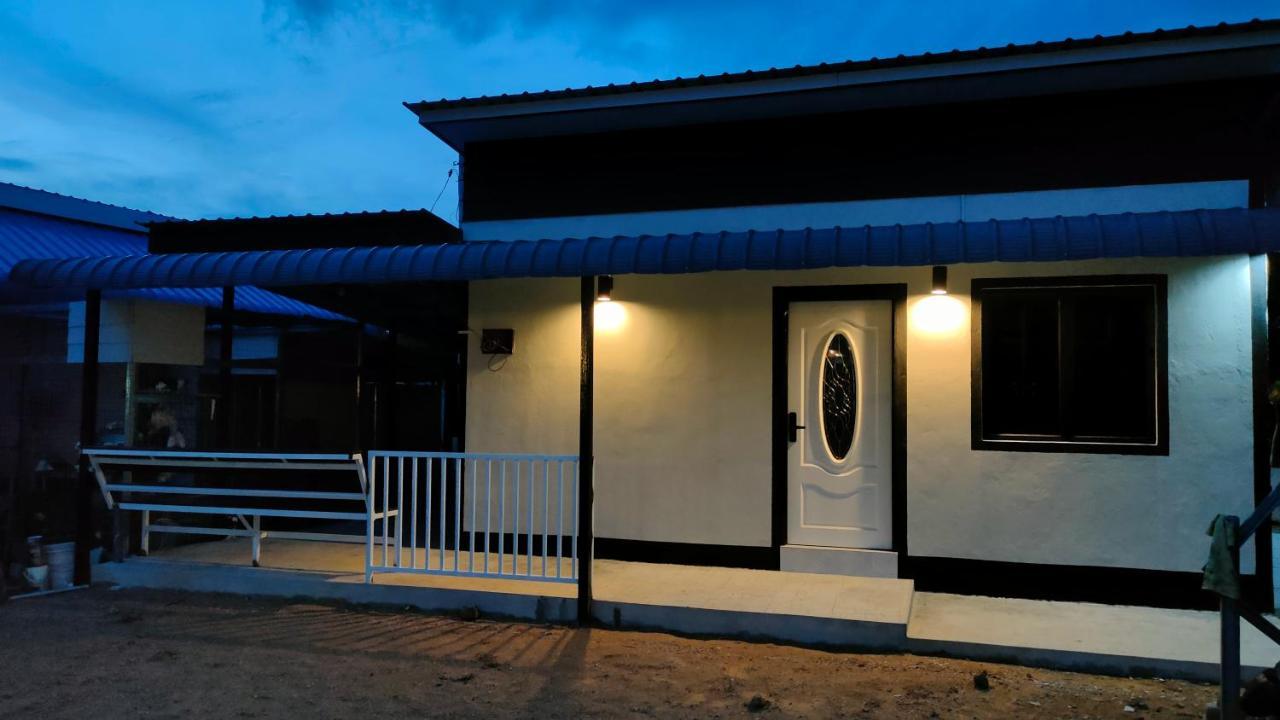 Aleesa Roomstay Pasir Puteh Extérieur photo
