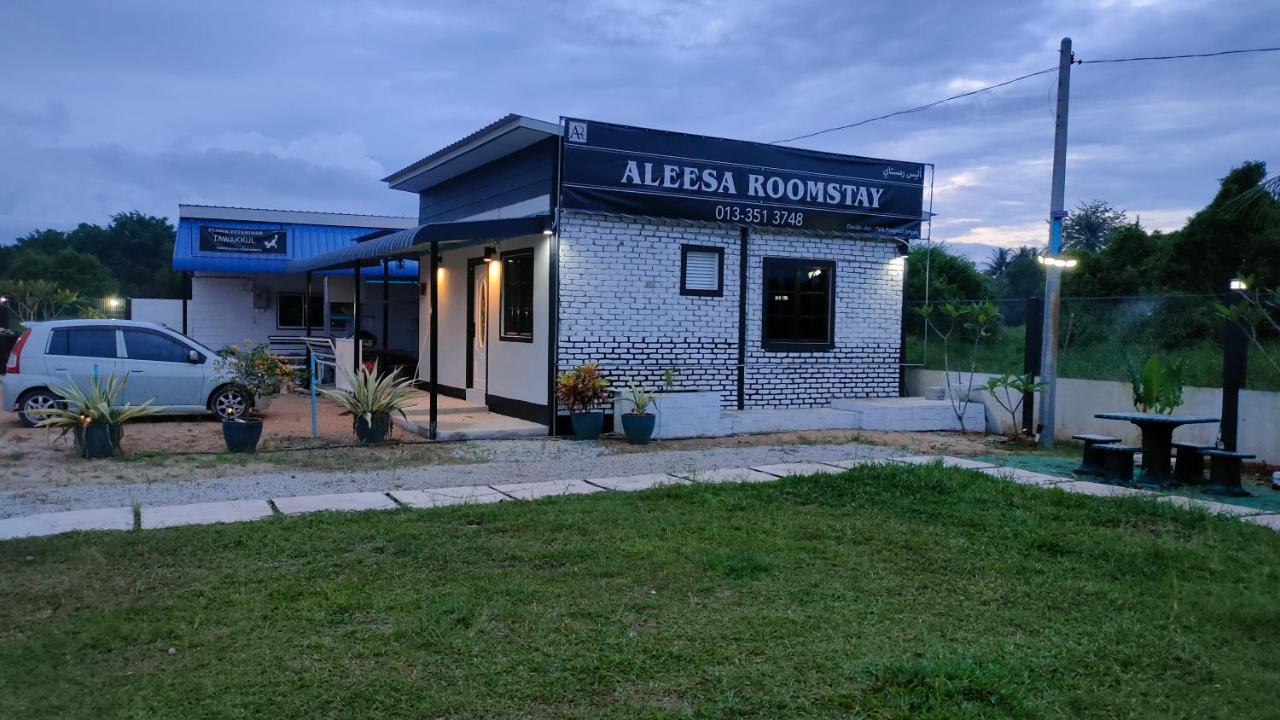 Aleesa Roomstay Pasir Puteh Extérieur photo
