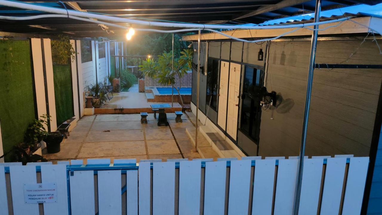 Aleesa Roomstay Pasir Puteh Extérieur photo